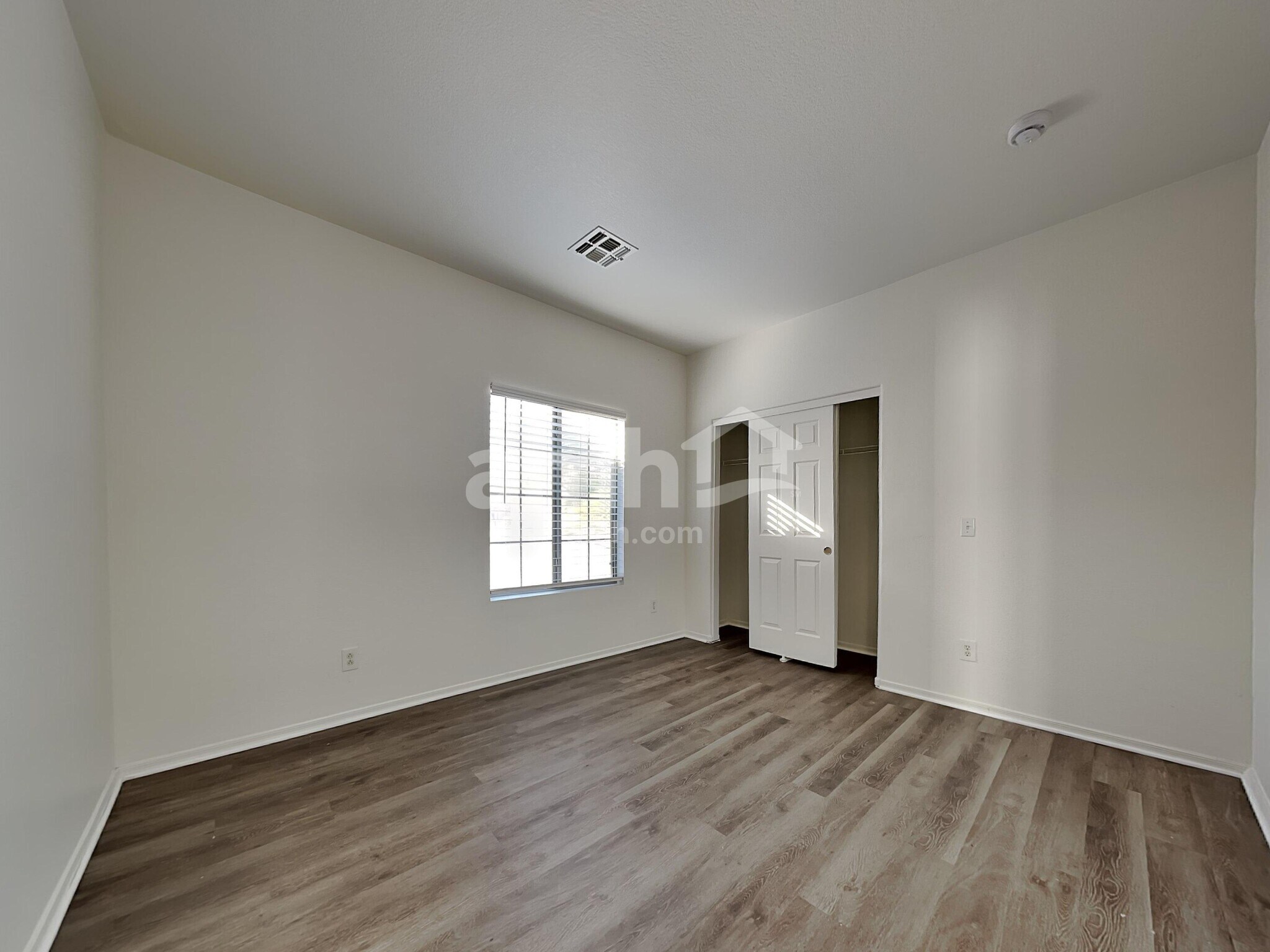 Building Photo - 2541 E La Costa Dr