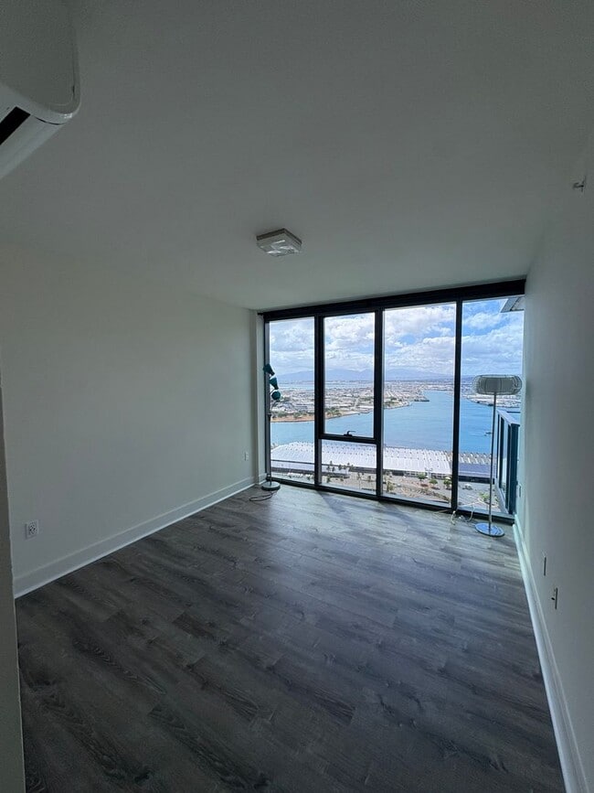 Building Photo - Luxury Fully Furnished Condo at The Collection – Live in the Heart of Kakaako!