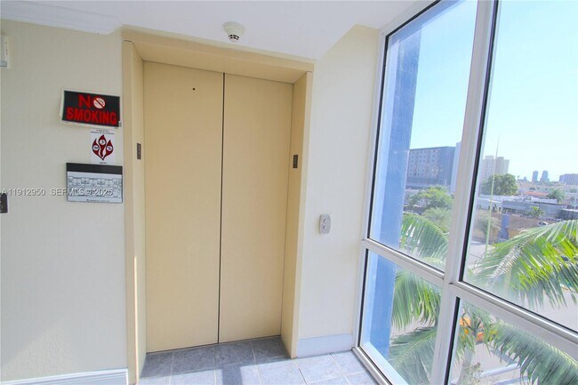 Building Photo - 218 NW 12th Ave