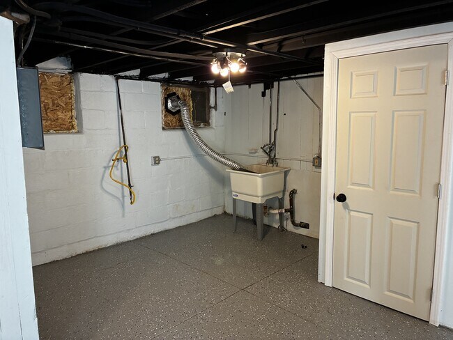 Building Photo - 3234 N Achilles St
