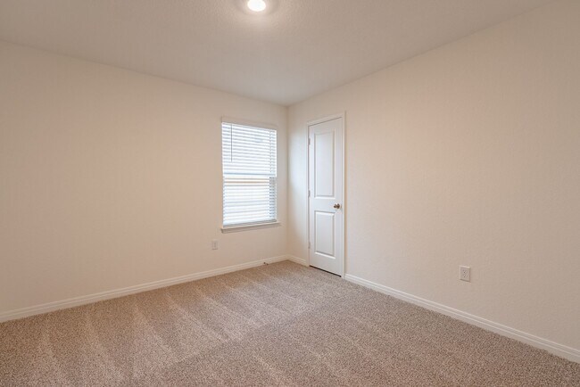 Building Photo - Beautiful 4 bedroom, 2.0 bathroom home in Leander!!!