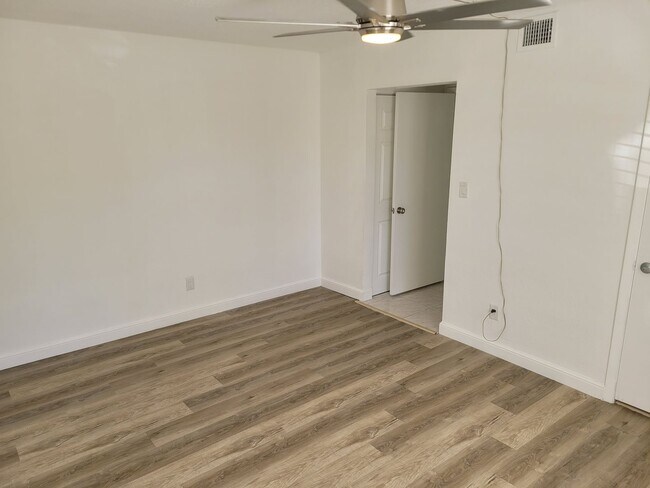 Building Photo - FOR RENT!!! BEAUTIFUL AND SPACIOUS 1 BED 1 BATH CONDO (FIRST FLOOR)...