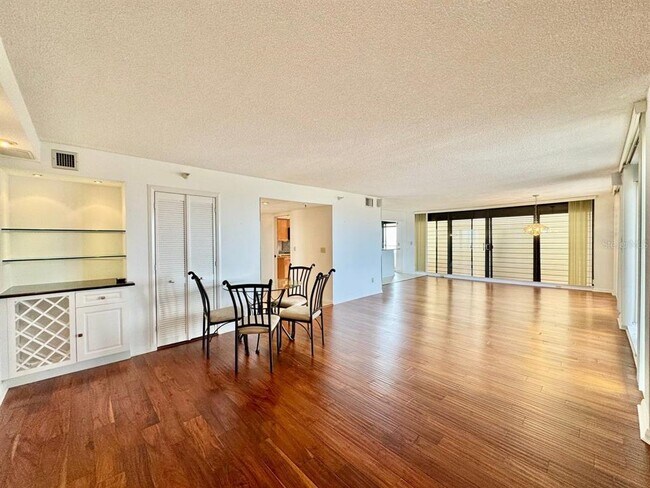 Building Photo - 5950 Pelican Bay Plaza S