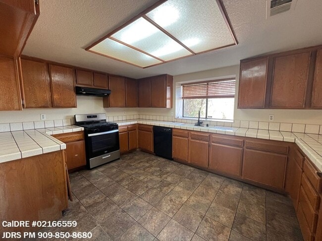 Building Photo - Lancaster 4 Bedroom Home