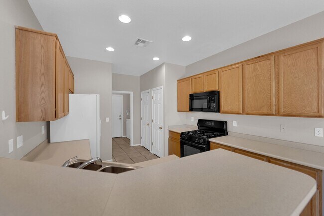 Building Photo - Large 4 bedroom home!  A must see!
