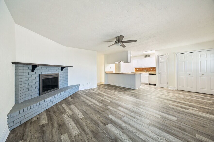 Building Photo - 4218 Crestwood Dr