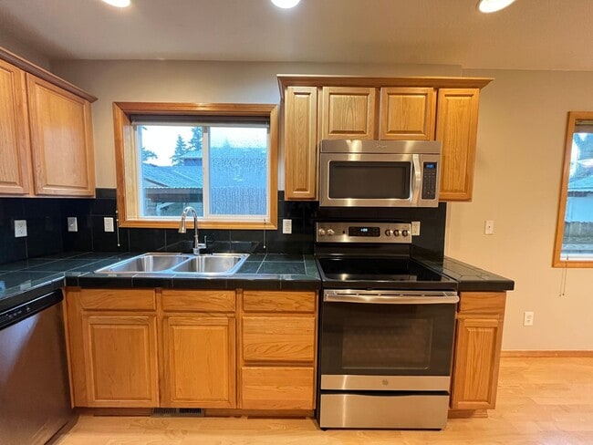 Building Photo - Brentwood Park Home - 3 Bedrooms, 2 baths 1,506 sq. ft.