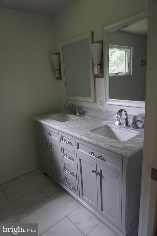 Building Photo - 444 Garrison Forest Rd