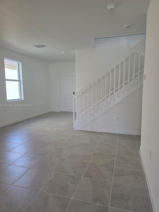 Building Photo - 2741 SE 24th Ct