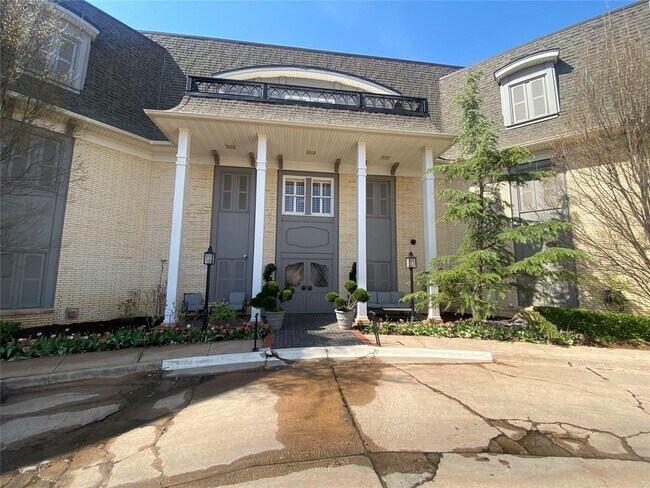 Building Photo - 1114 Sherwood Ln