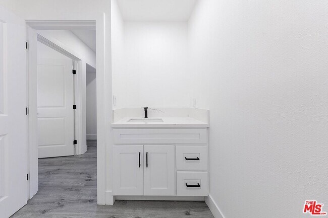 Building Photo - 11132 Montecito Dr