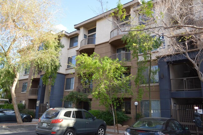 Building Photo - 1701 E Colter St