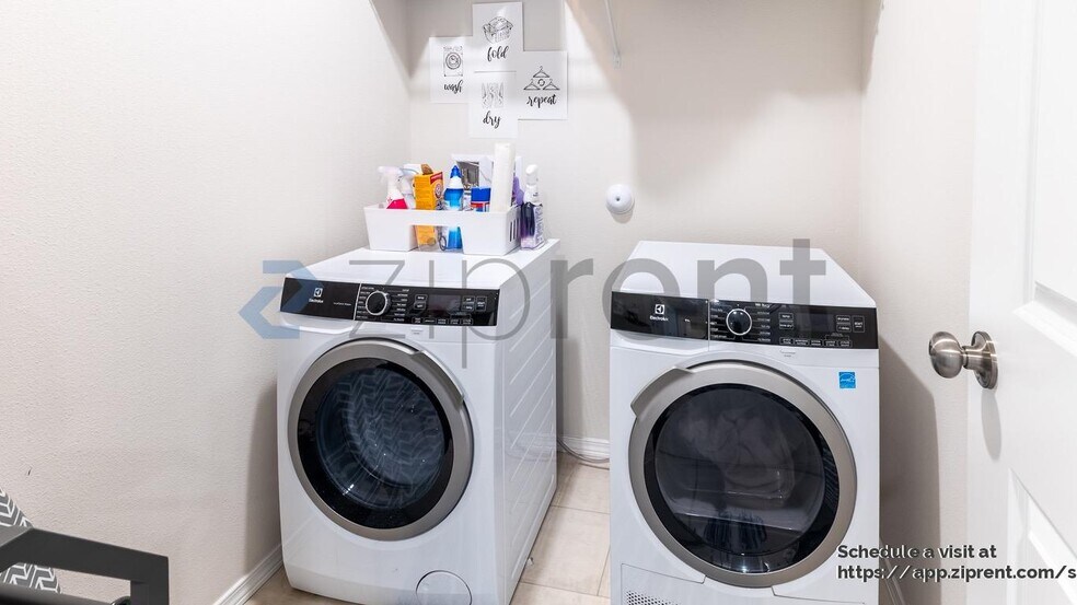 Building Photo - 24460 E Harrier Ln