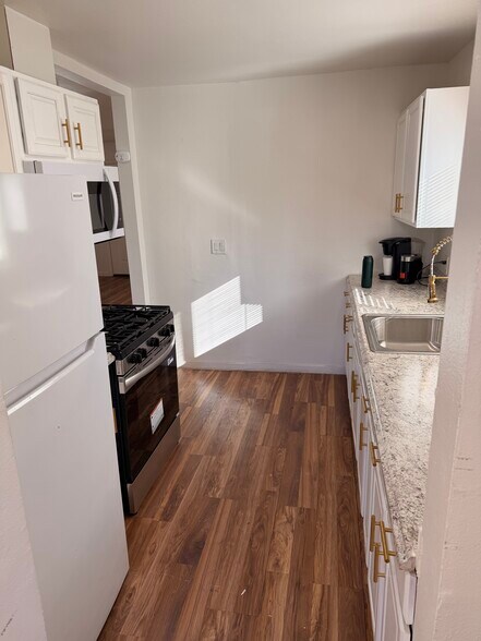 Building Photo - 119 W 19th St