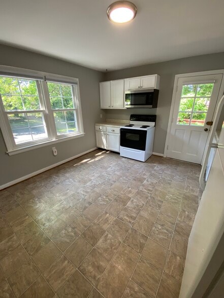 Eat in kitchen - 755 Weidman Rd