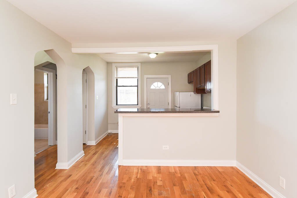Building Photo - 4409 N Wolcott Ave