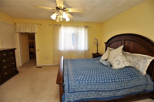 Building Photo - 181 Thoreau Dr