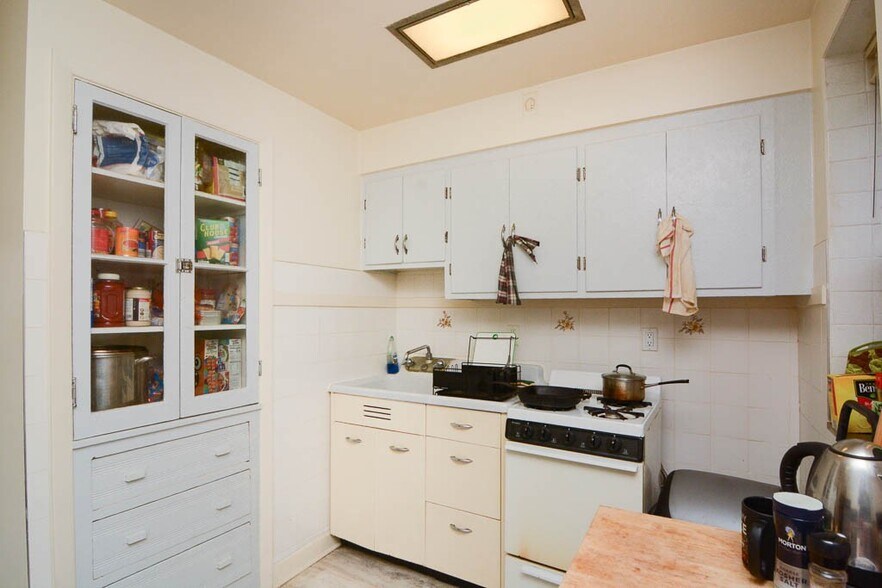 Building Photo - 2129 N Mozart St