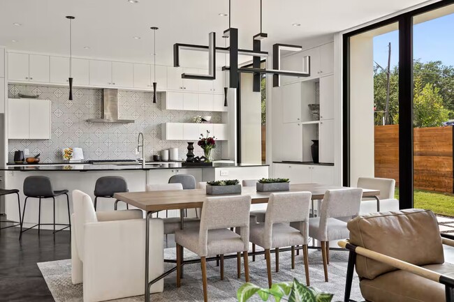 Building Photo - 2109 Barton Hills Dr