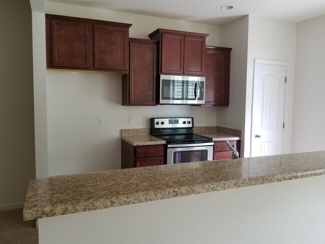 Building Photo - 49 E Grove Point Dr