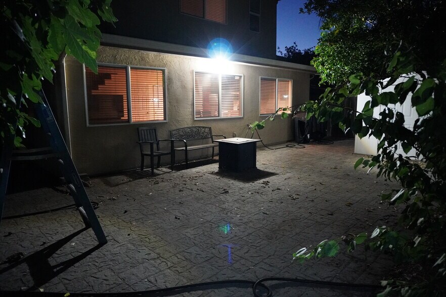 Building Photo - 1361 Via Dondera