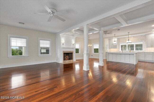 Building Photo - 410 1st Ave