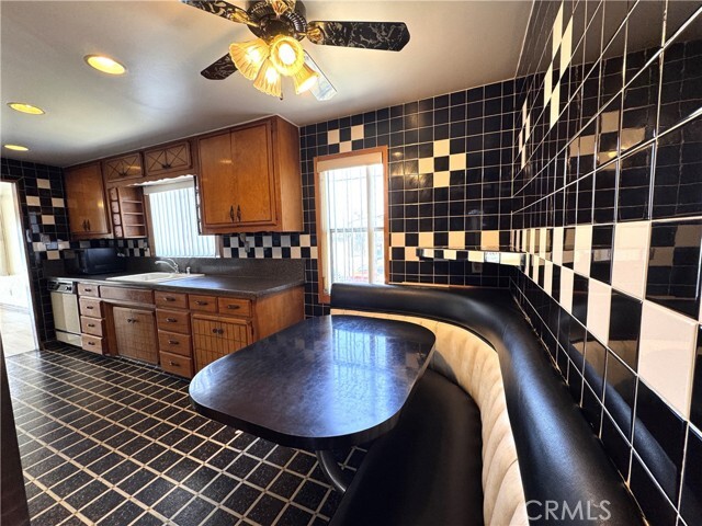 Building Photo - 1049 W 65th Pl