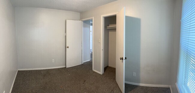 Building Photo - Charming 3-bedroom, 1.5-bathroom home available for rent in Clearwater, KS!