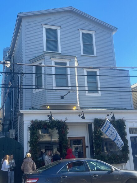 Building Photo - 404 Thames St