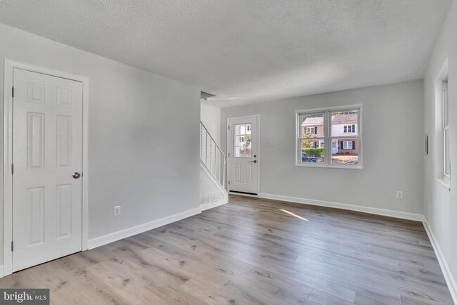 Building Photo - 5809 Fifer Dr