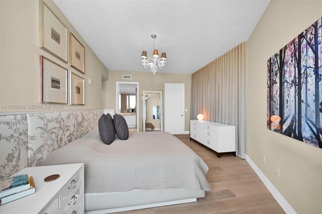 Building Photo - 15901 Collins Ave