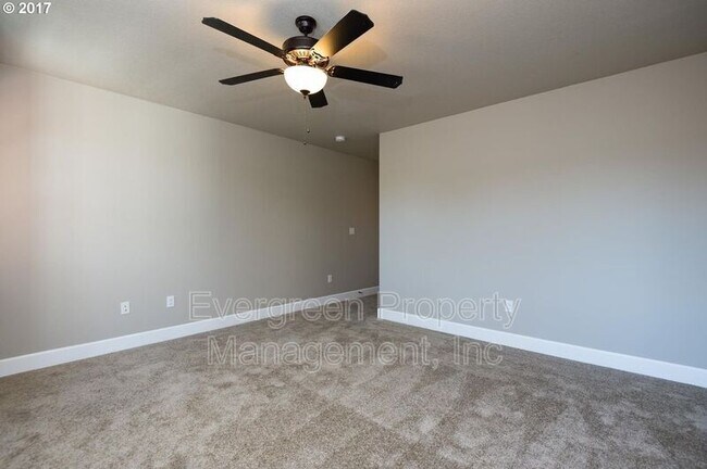 Building Photo - 7014 N Fessenden St