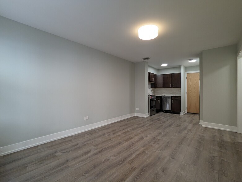 Building Photo - 503 W Barry Ave