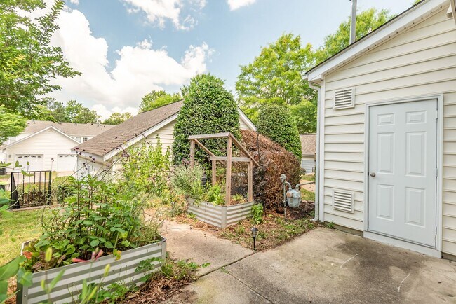 Building Photo - Hope Valley Farms Townhouse