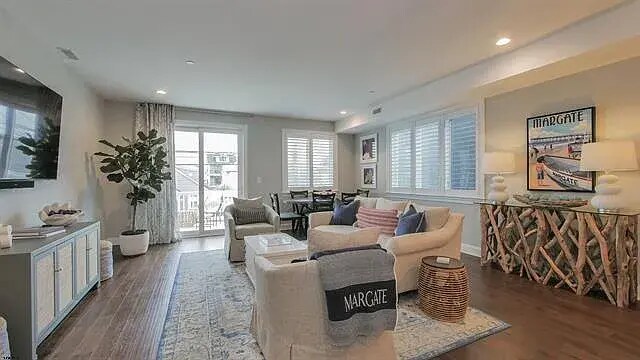 Building Photo - 9 S Granville Ave