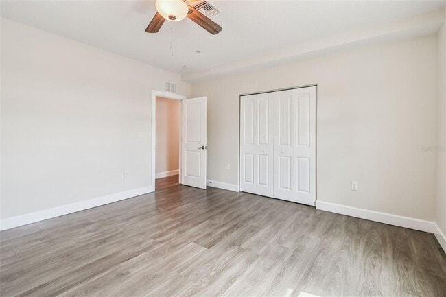 Building Photo - 650 E Tarpon Ave