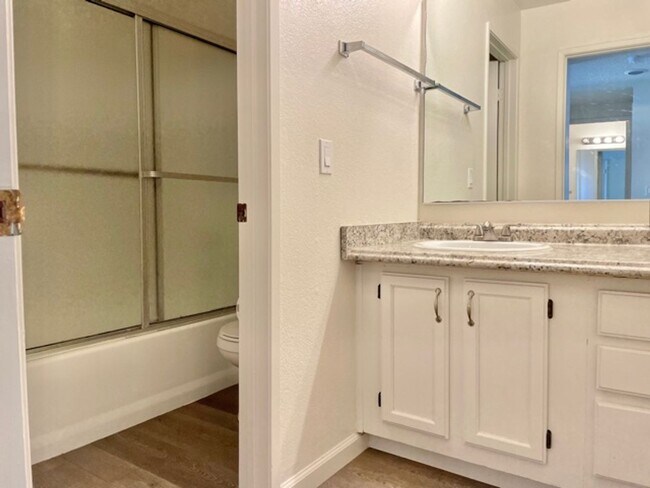 Building Photo - Upgraded 2 Bedroom, 2 Bathroom Cedar Creek Condo by Cal Poly