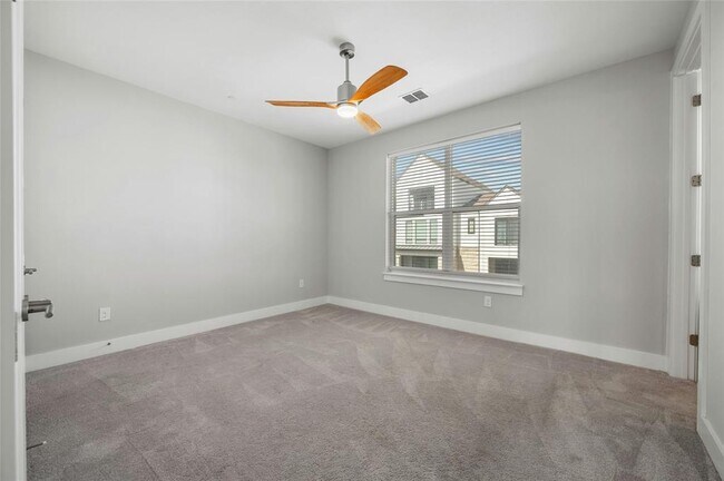 Building Photo - 4204 Elevator Dr