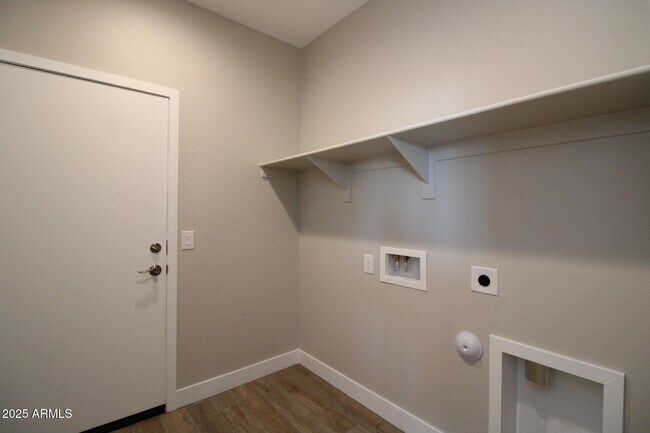 Building Photo - 5716 S Romano