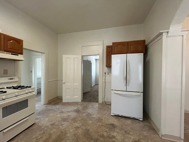 Building Photo - 3 Bedroom 1 Bathroom Single-Story