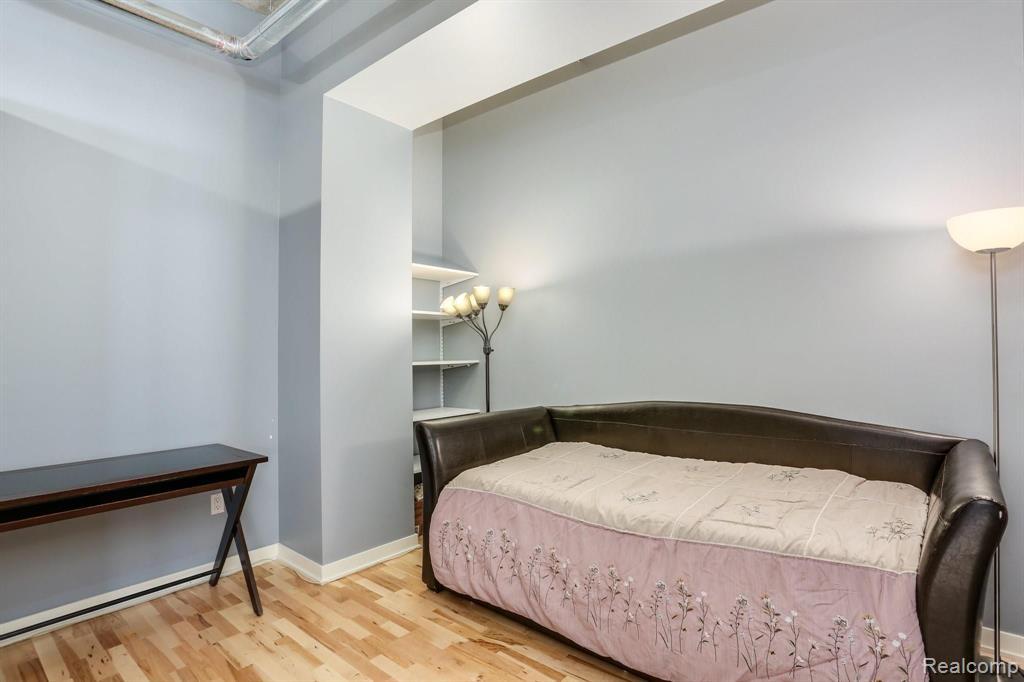 Building Photo - 350 N Main St