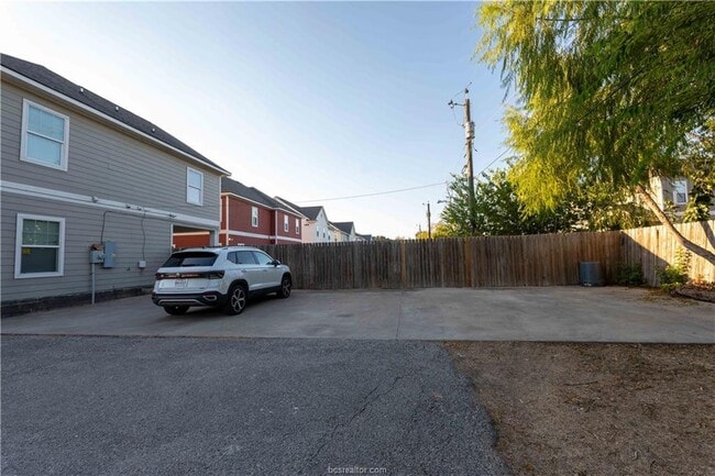 Building Photo - 1133 Oney Hervey Dr