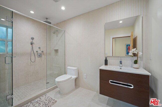 Building Photo - 665 McCadden Pl