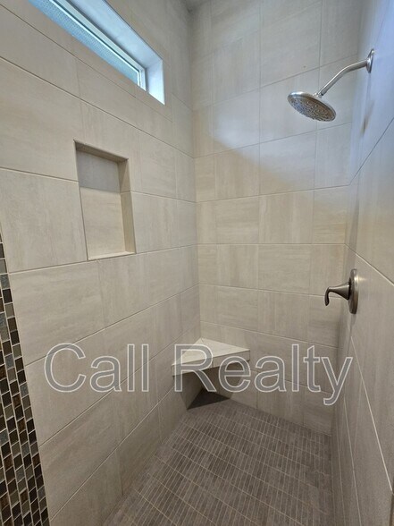Building Photo - 5530 N Radium Ln