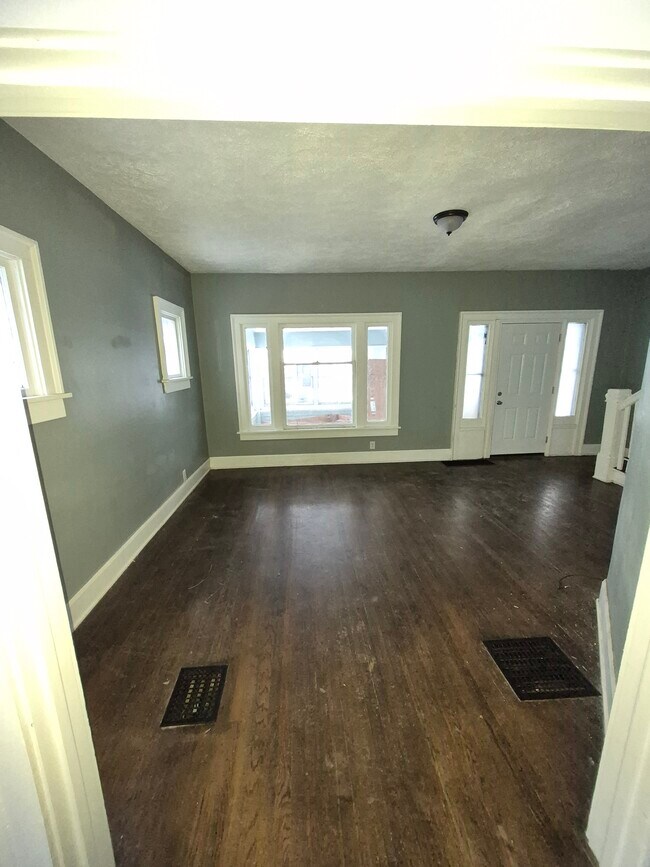 Building Photo - 565 Garfield Pl