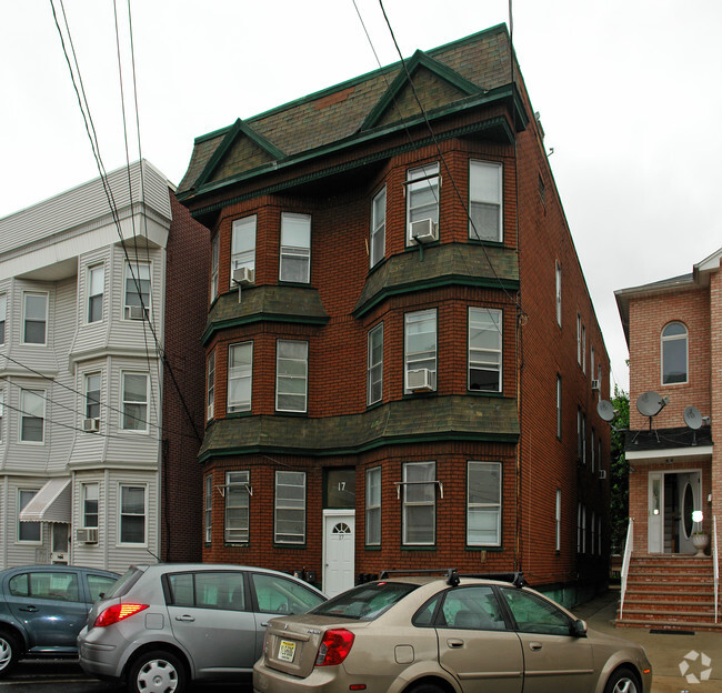 Building Photo - 17 Franklin Ave