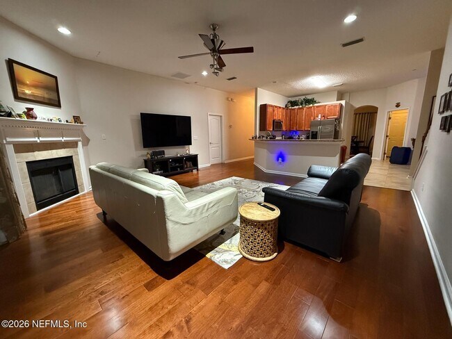 Building Photo - 2123 Thorn Hollow Ct