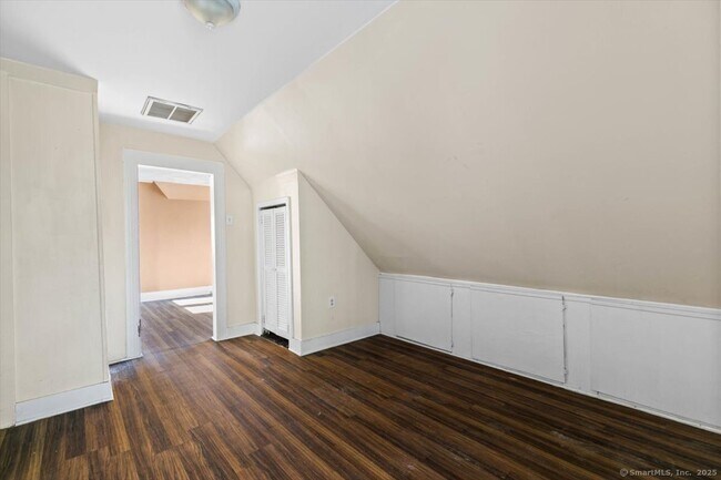 Building Photo - 737 Laurel Ave