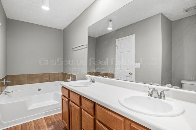 Building Photo - 1892 Lakestone Way