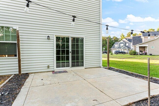 Building Photo - 2240 Mannington Dr